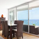 Lets Holidays Amazing Front Sea Views דירה