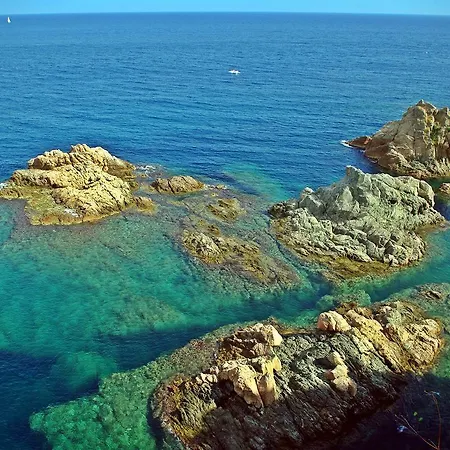 Lets Holidays Amazing Front Sea Views דירה